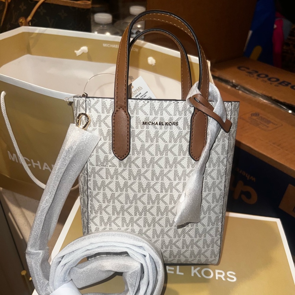 BRAND NEW/NEVER USED: MICHAEL KORS BAG (Sinclair bag)